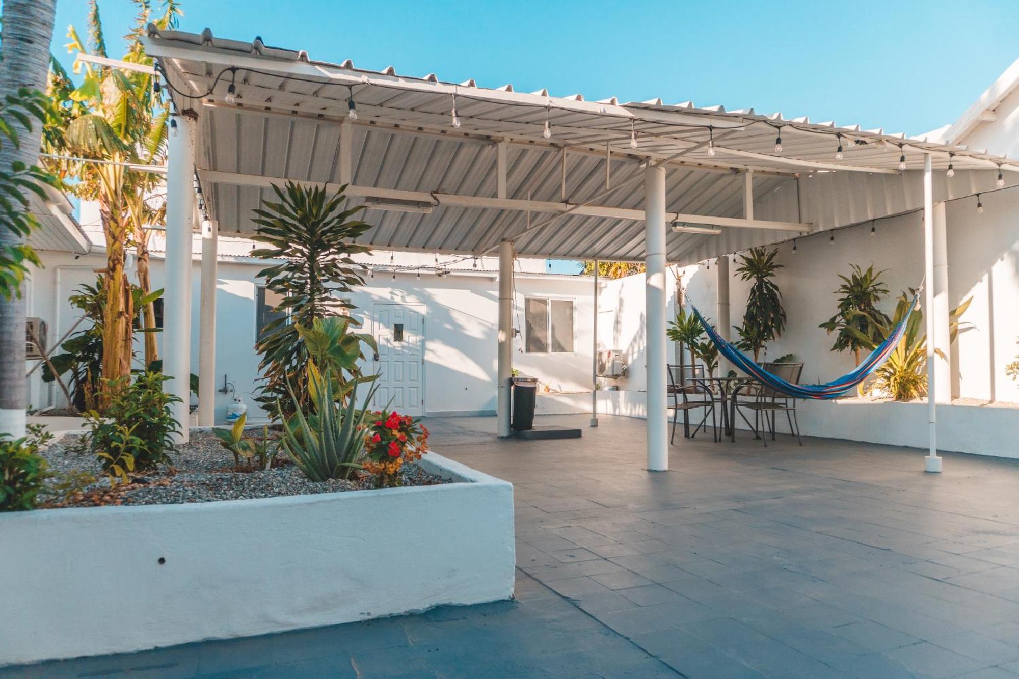 Klip Lagoon Apartsments Oranjestad Exteriör bild